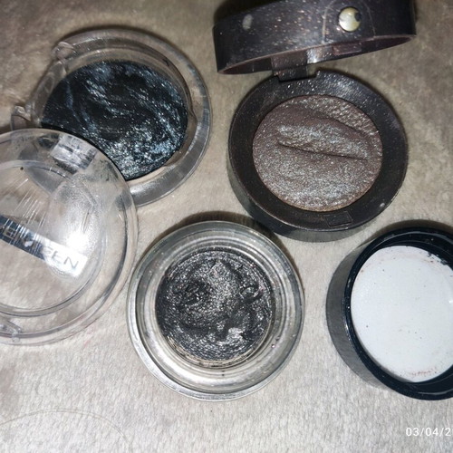 Set of branded eyeshadows used, complete package