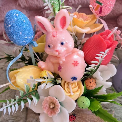 Easter arrangement new, soy wax with artificial flowers and eggs