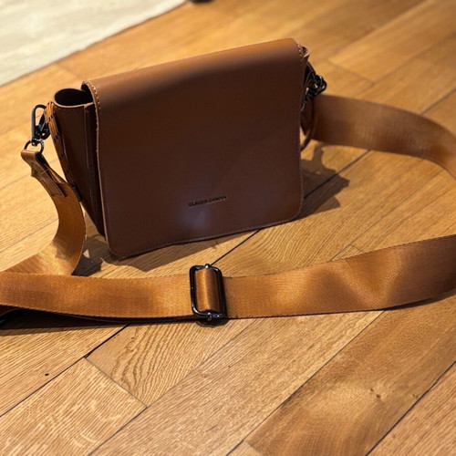 Claudia Canova crossbody bag like new, tan orange brown