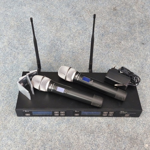 The t.bon Free Solo 832 MHz wireless microphones like new