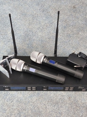 The t.bon Free Solo 832 MHz wireless microphones like new