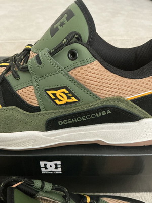 DC Sneakers size 44.5, green