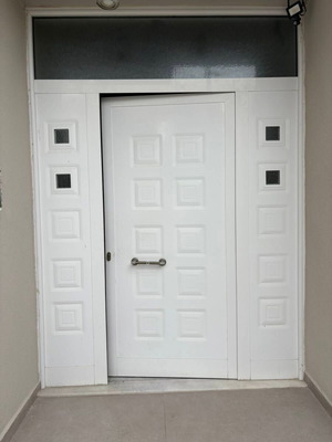 Exterior door like new condition