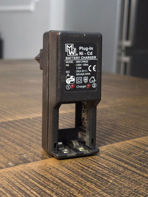 Ni-Cd MW Plug-In MW1298GS Battery Charger used for 2x AA (UM3)