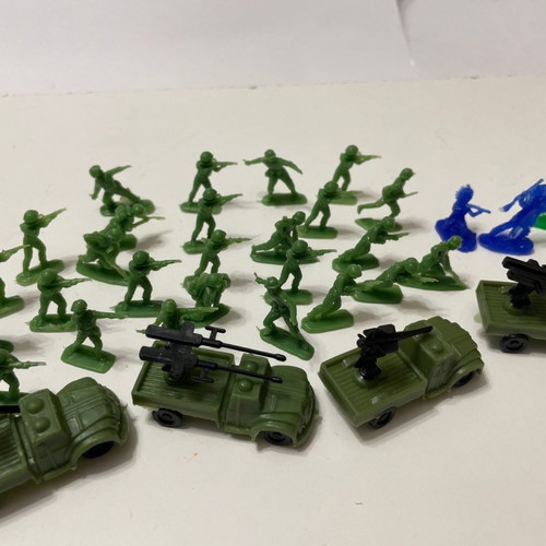 Small toy soldiers used, 26 soldiers, 3 Indians, 4 vehicles