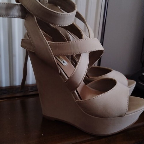 Steve Madden beige platform sandals size 37