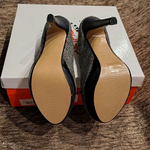 Makgio high-heeled shoes black and white, new, size 36