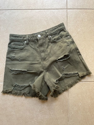 Terranova χακί τζιν σορτς distressed καινούργιο, 100% βαμβάκι, EU 38
