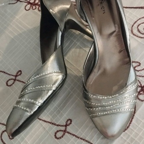 Ellen silver matte satin pumps like new with 4 rows of rhinestones size 40.5