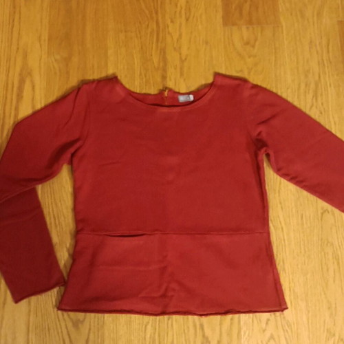 Alicena red sweatshirt like new with decorative back zipper