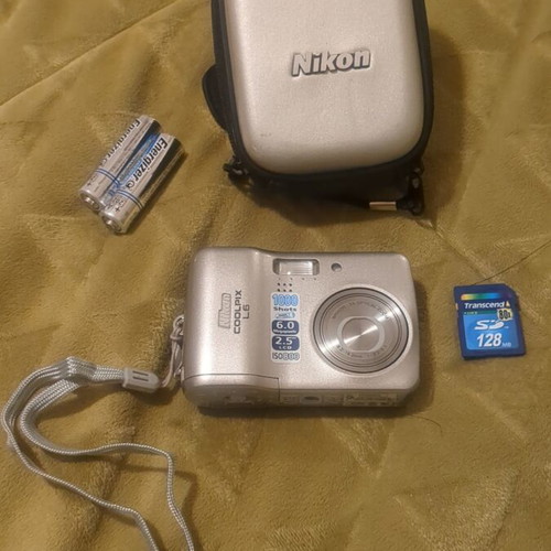 Nikon Coolpix L6 camera with 128MB memory card and case