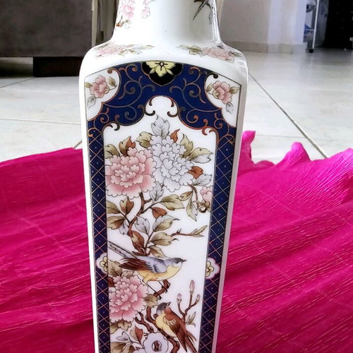 Japanese vase with 24K like new