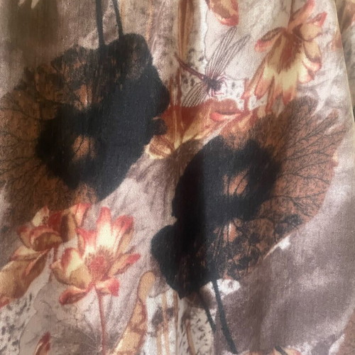 Scarf like new with beige shades