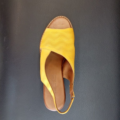 Leather sandals size 37, medium heel, soft leather sole, new