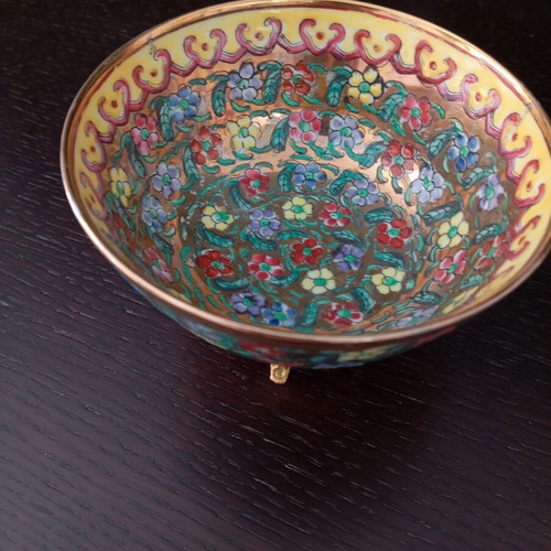 Vintage Chinese Porcelain Bowl with Brass and Qianlong Imperial Mark like new