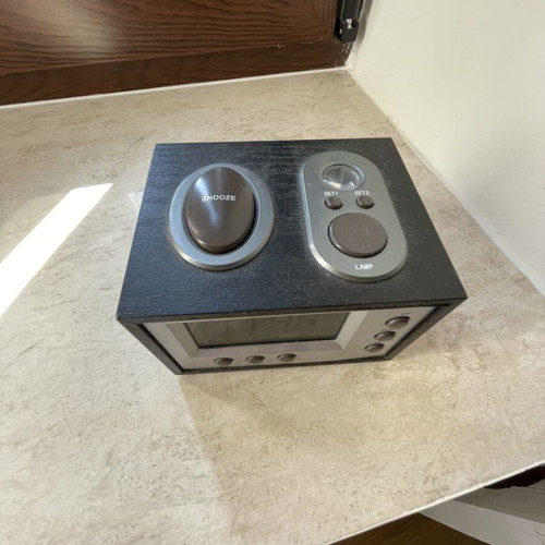Digital tabletop clock like new with alarm