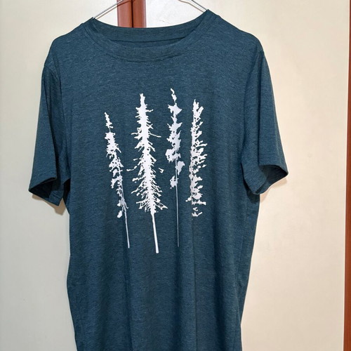 Short-sleeve t-shirt with tree print size M like new, petrol blue