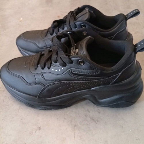 Puma black athletic shoes size 40.5 new
