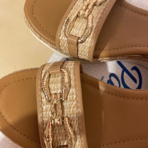 Parex beige platform sandals size 40 like new with gold buckle