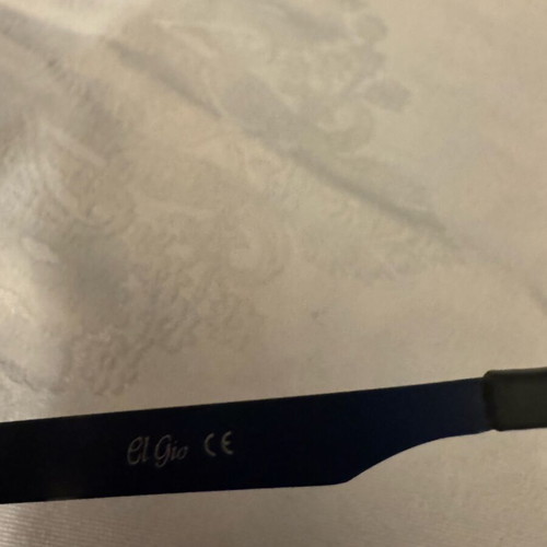 Aviator sunglasses like new with blue mirror and case