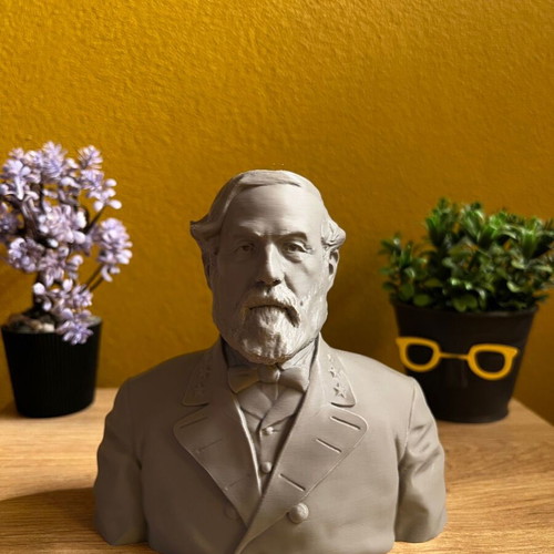 Robert e. lee statue new