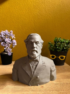 Robert e. lee statue new