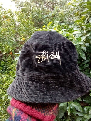 Stussy шапка от кадифе, тесен размер