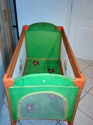 Baby playpen used with recline feature