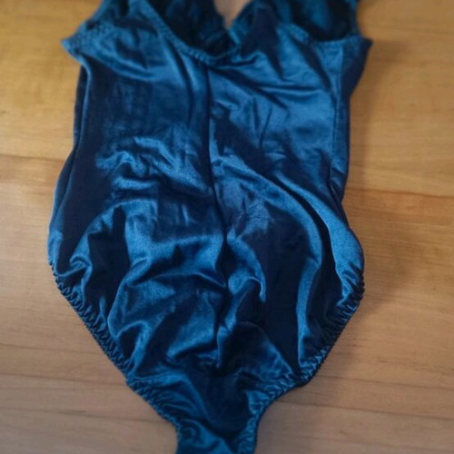Olga bodysuit 34B like new, black, size S