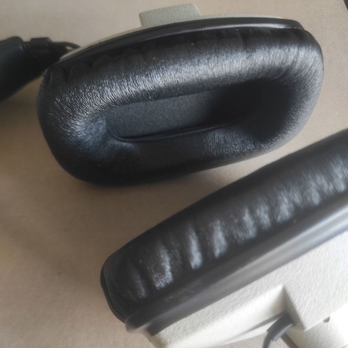 Beyerdynamic DT 100 Studio Headphones 400 Ohm like new wired