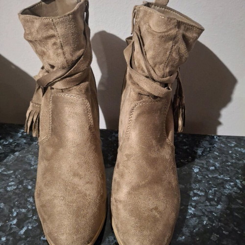 High suede boots like new with lining, size 39