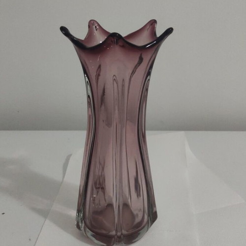 Crystal vase like new, purple burgundy