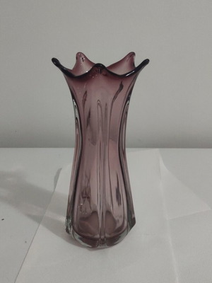 Crystal vase like new, purple burgundy