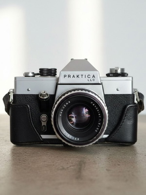 Φωτογραφική μηχανή Praktica LLC με φακό Carl Zeiss Jena Pancolar 1.8/50 μεταχειρισμένη