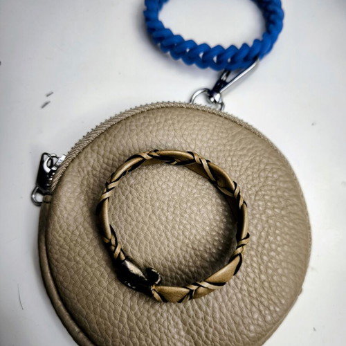 Wallet keychain for cards and bag, like new, beige, 12cm