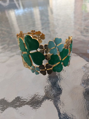 Steel Bracelet Cuff with Green Four-Leaf Clovers, New