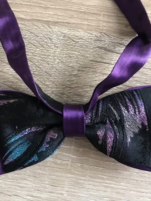 Purple bow tie unused