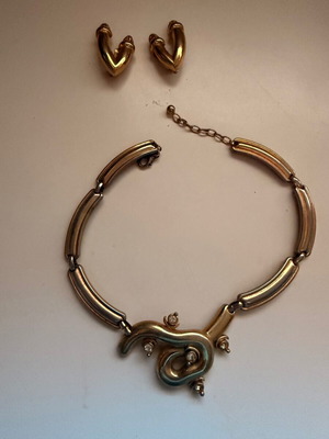 Impressive snake necklace and clip-on earrings set, gold tone
