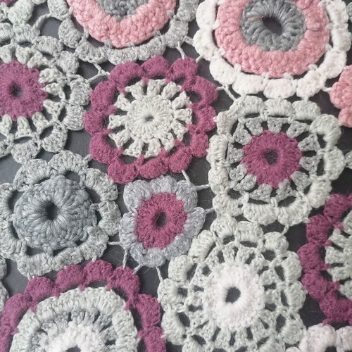 Children's blanket crocheted, size 75/90 cm, like new