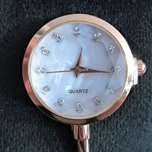 Quartz women's watch rose gold with crystals