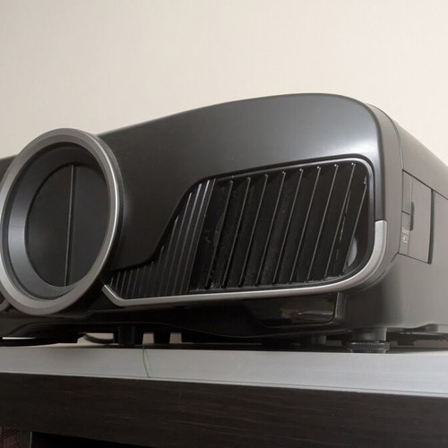 Epson EH-TW9400 projector like new with original lamp and 4 pairs 3D glasses
