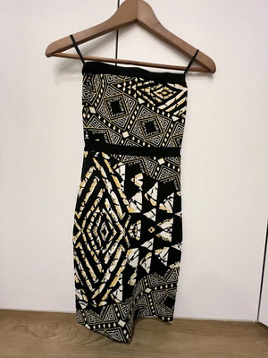 BCBG Maxazria dress used, fitted mini, black