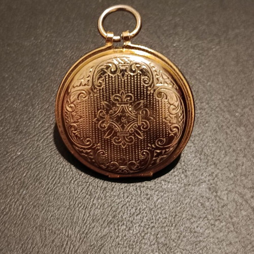 Coro vintage locket with faux coral and pearls