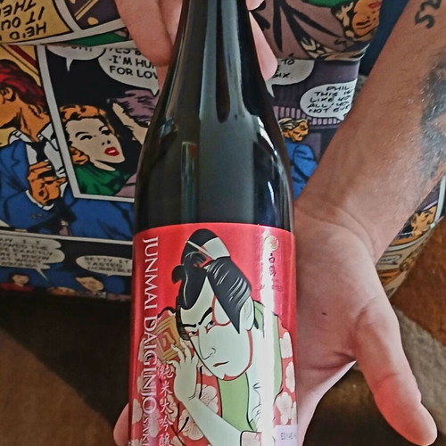 Hakutsuru Ukiyo-e Junmai Daiginjo Sake 720ml new with 2 glasses