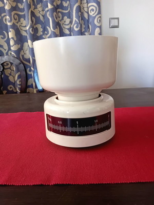 Vintage analog kitchen scale like new, 2 kg capacity