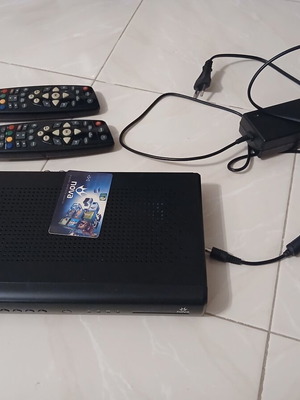 Nova HD 831 decoder like new with 2 connection cards and 2 remotes
