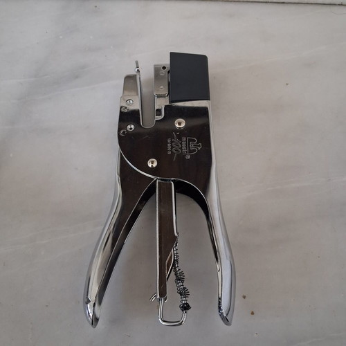 Office supplies set used with Leitz hole punch, Maestri stapler, Q-Connect calculator