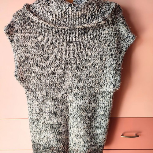 Stradivarius knitted sleeveless sweater S black - white like new