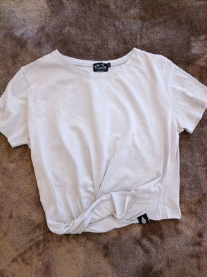 Crop T shirt Salty drop like new, size L but fits M, white