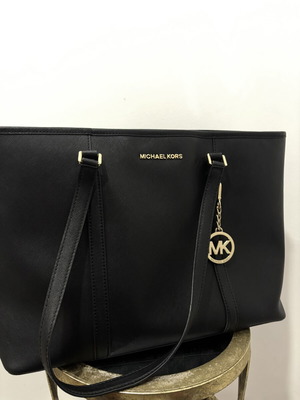 Michael Kors bag like new, black handheld